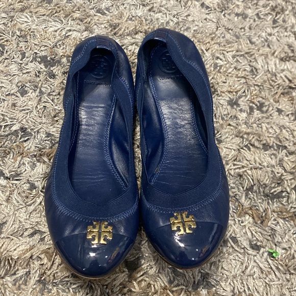 Tory Burch Deep Blue Flats with Gold Accent sz 9 great condition - Picture 2 of 11